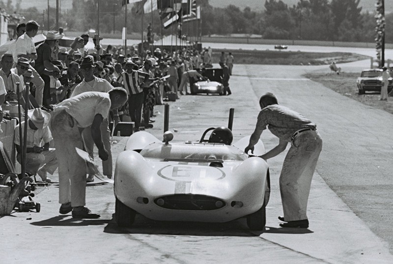 Dan Gurney retires his Genie Ford at the 1963 la times gp